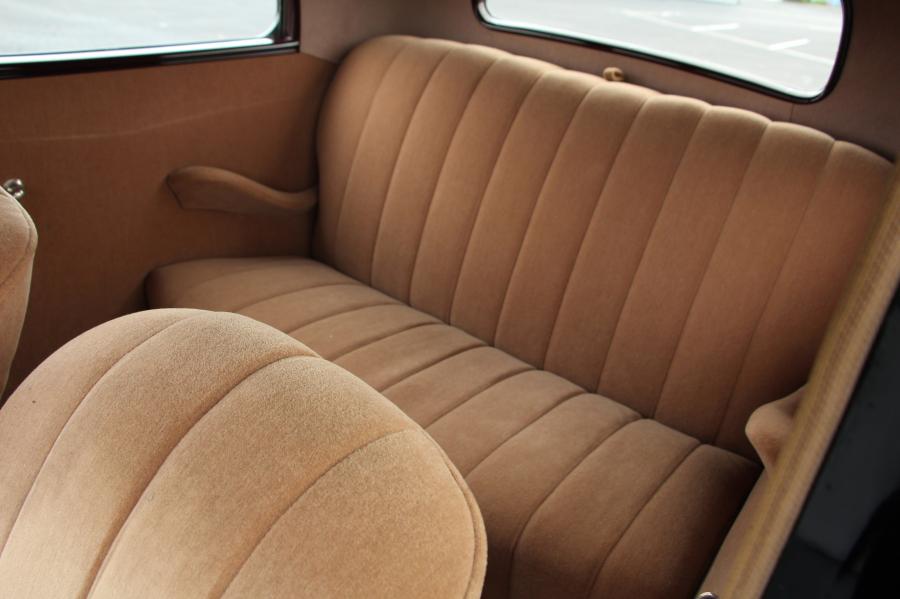 Интерьер Ford V8 Deluxe Tudor Sedan (40/700) 1937 года  (фото 6 из 22)